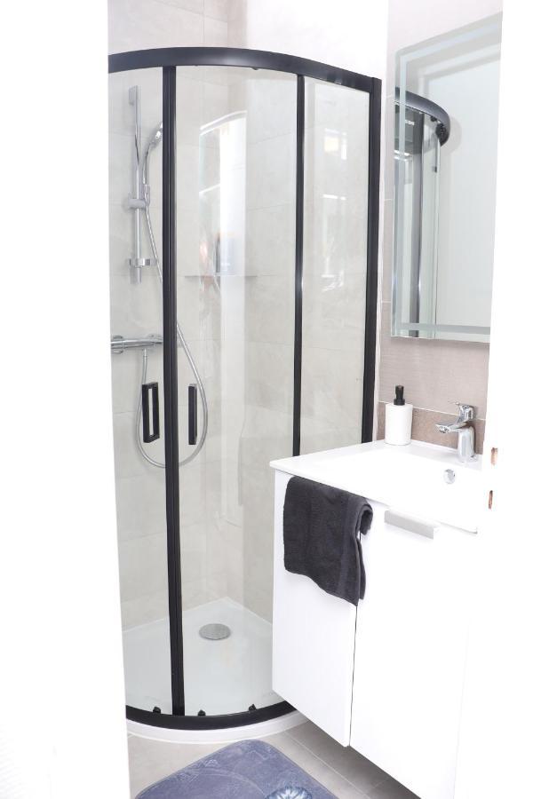 Studio Tout Equipe Centre-Ville Proche De La Gare Cluses Ngoại thất bức ảnh